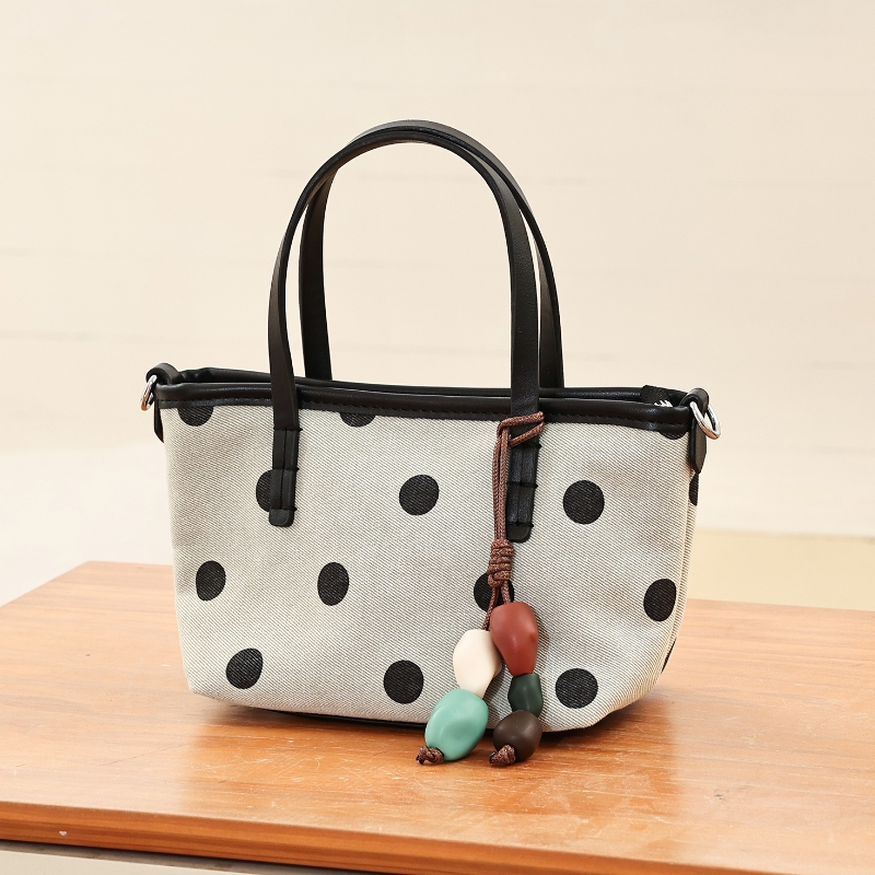 Interior Design Trends 2026 - Tas Tangan Kecil Wanita Motif Polkadot