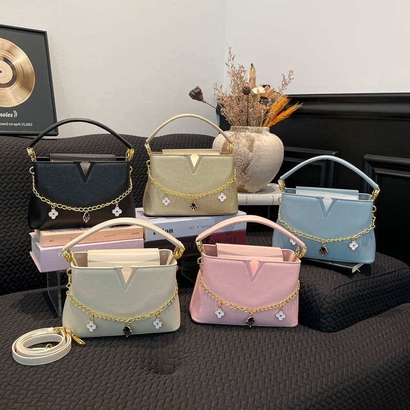 Interior Design Trends 2026 - Tas Selempang Wanita Kulit PU Klasik